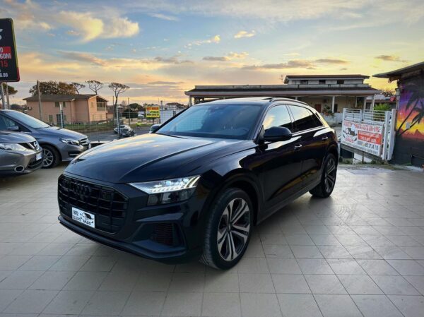 AUDI Q8 50 3.0 TDI Hybrid Tiptronic Quattro S-LINE - immagine 2