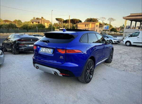 Jaguar F-Pace - immagine 9