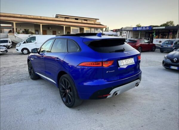 Jaguar F-Pace - immagine 8