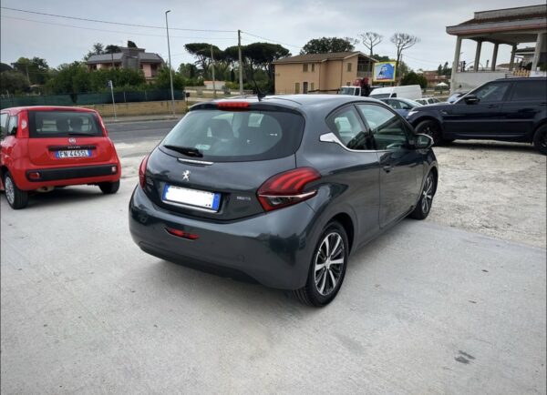 Peugeot 208 - immagine 9