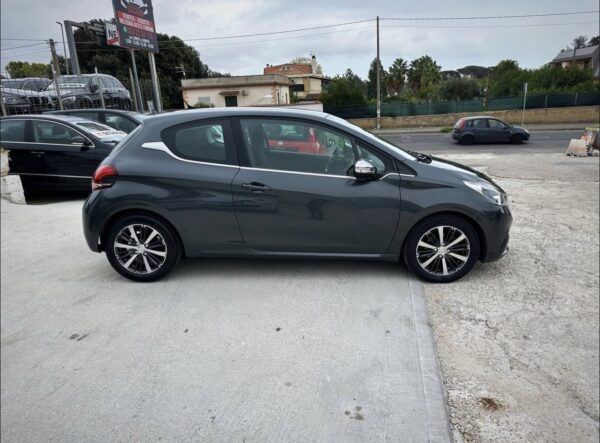 Peugeot 208 - immagine 7